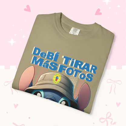 “Debí Tirar Más Fotos” Stitch Camera T-shirt | Cute Photo Theme Graphic Tee