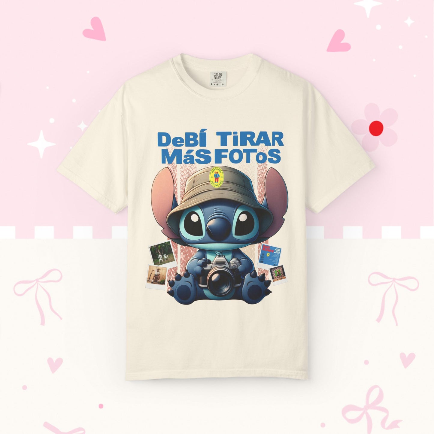 “Debí Tirar Más Fotos” Stitch Camera T-shirt | Cute Photo Theme Graphic Tee