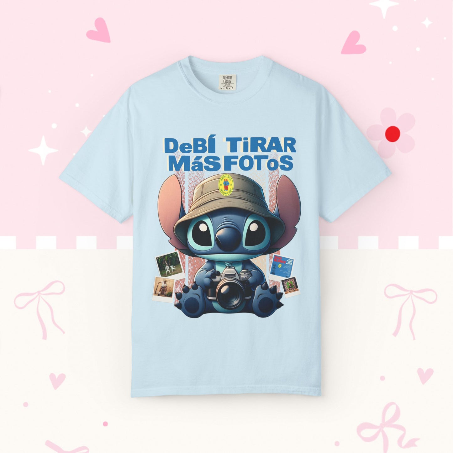“Debí Tirar Más Fotos” Stitch Camera T-shirt | Cute Photo Theme Graphic Tee