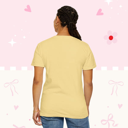 T‑Shirt — "Vales Más De Lo Que Piensas" Colorful Floral Inspirational Tee