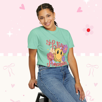 T-Shirt — "Si Felíz, Amargad@s Hay Muchos" Smiley Floral Graphic Tee