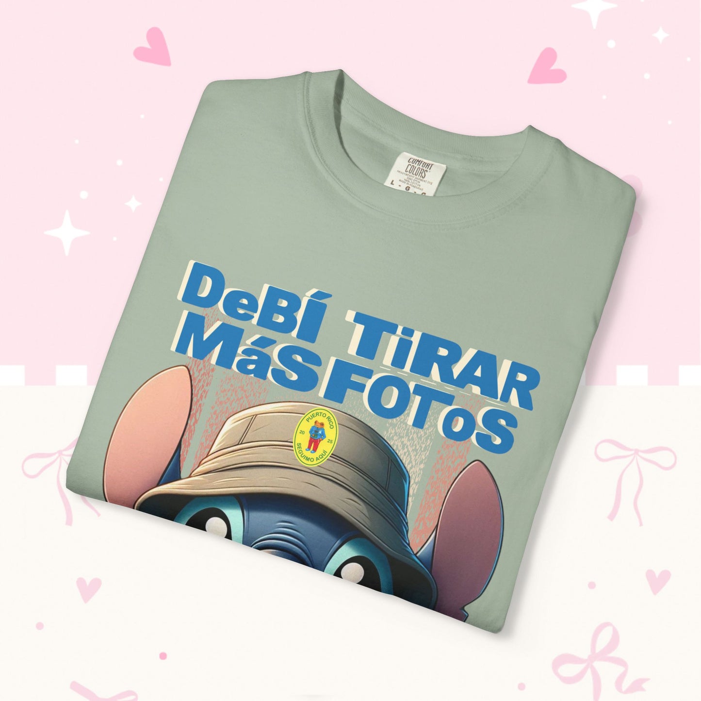 “Debí Tirar Más Fotos” Stitch Camera T-shirt | Cute Photo Theme Graphic Tee