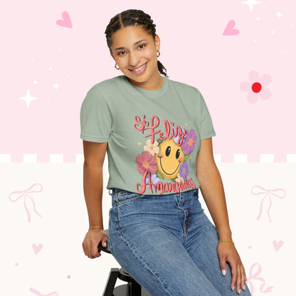 T-Shirt — "Si Felíz, Amargad@s Hay Muchos" Smiley Floral Graphic Tee