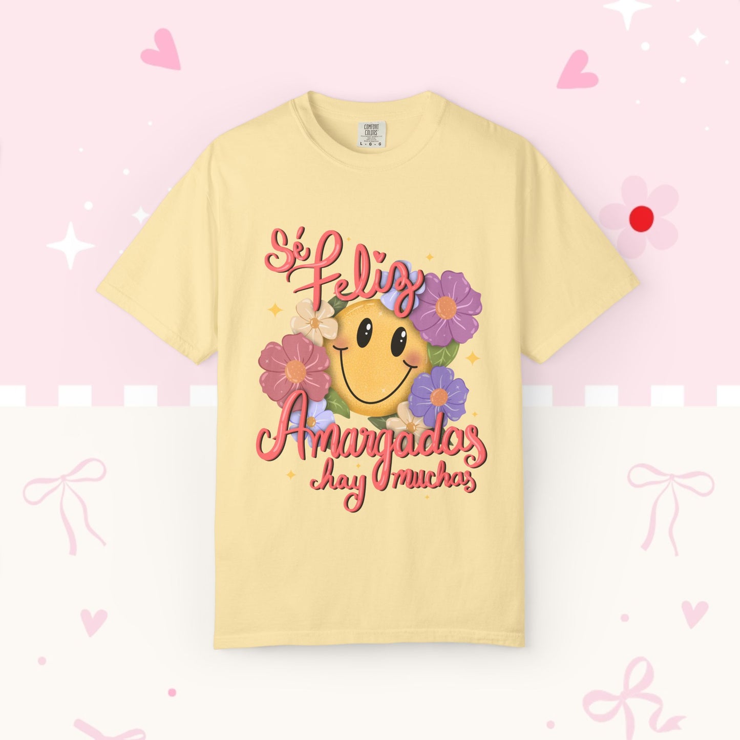 T-Shirt — "Si Felíz, Amargad@s Hay Muchos" Smiley Floral Graphic Tee