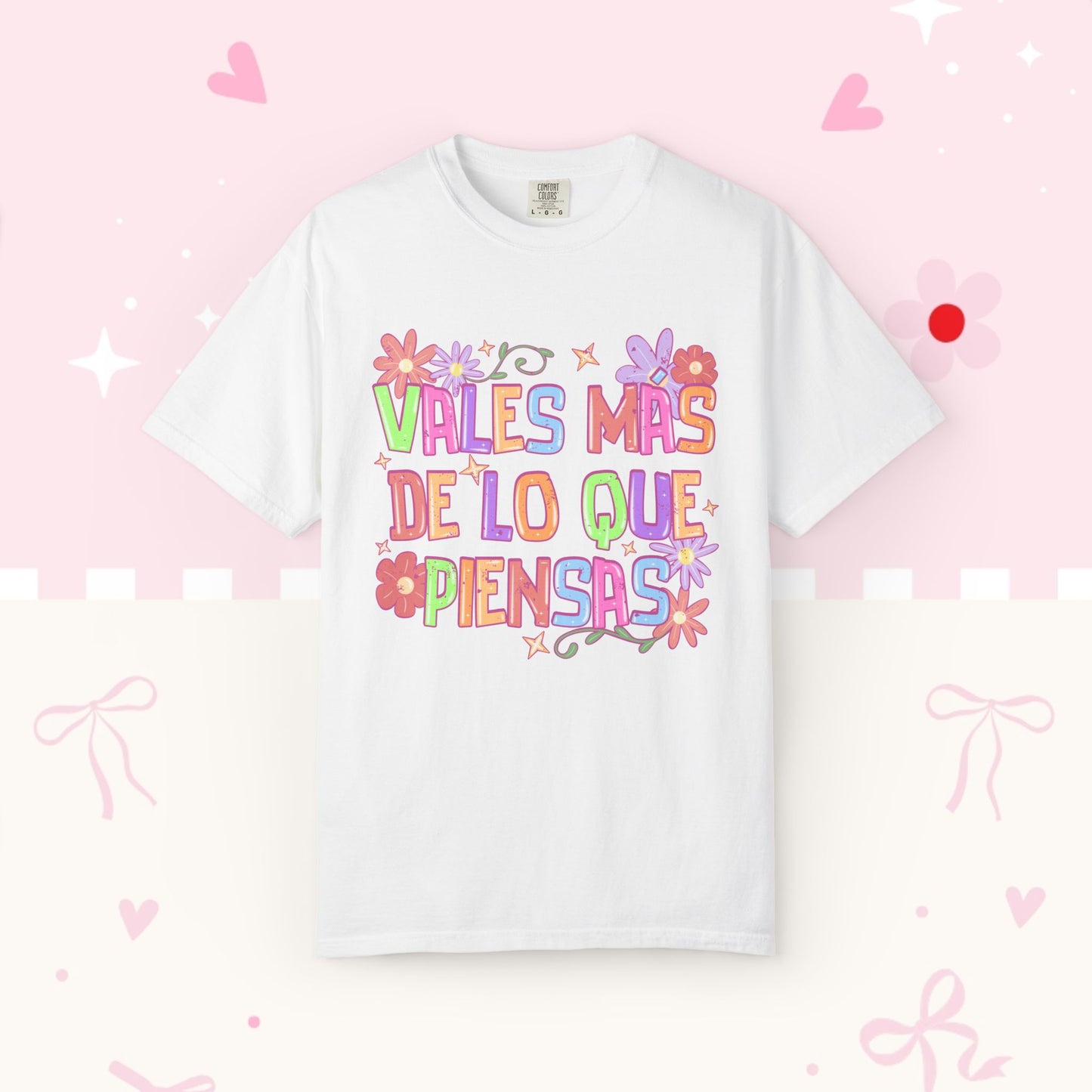 T‑Shirt — "Vales Más De Lo Que Piensas" Colorful Floral Inspirational Tee