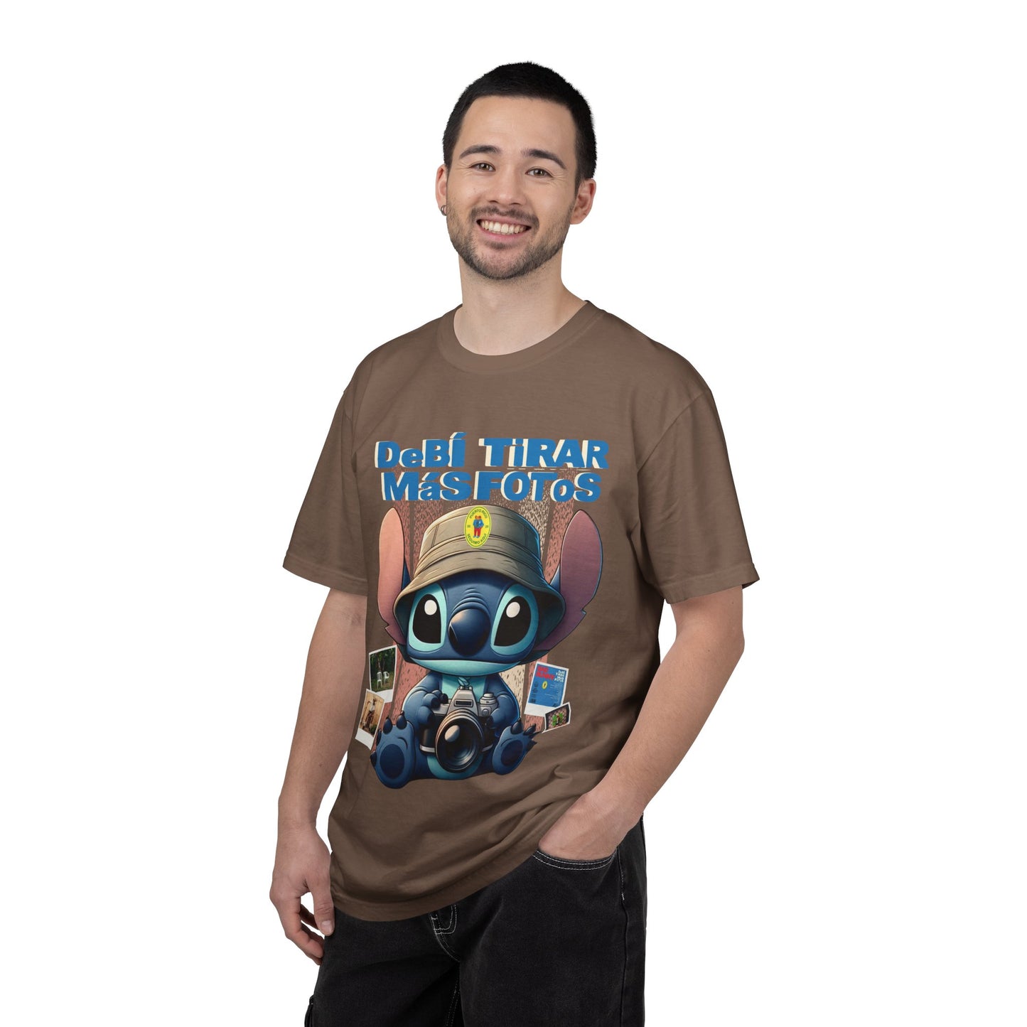 “Debí Tirar Más Fotos” Stitch Camera T-shirt | Cute Photo Theme Graphic Tee