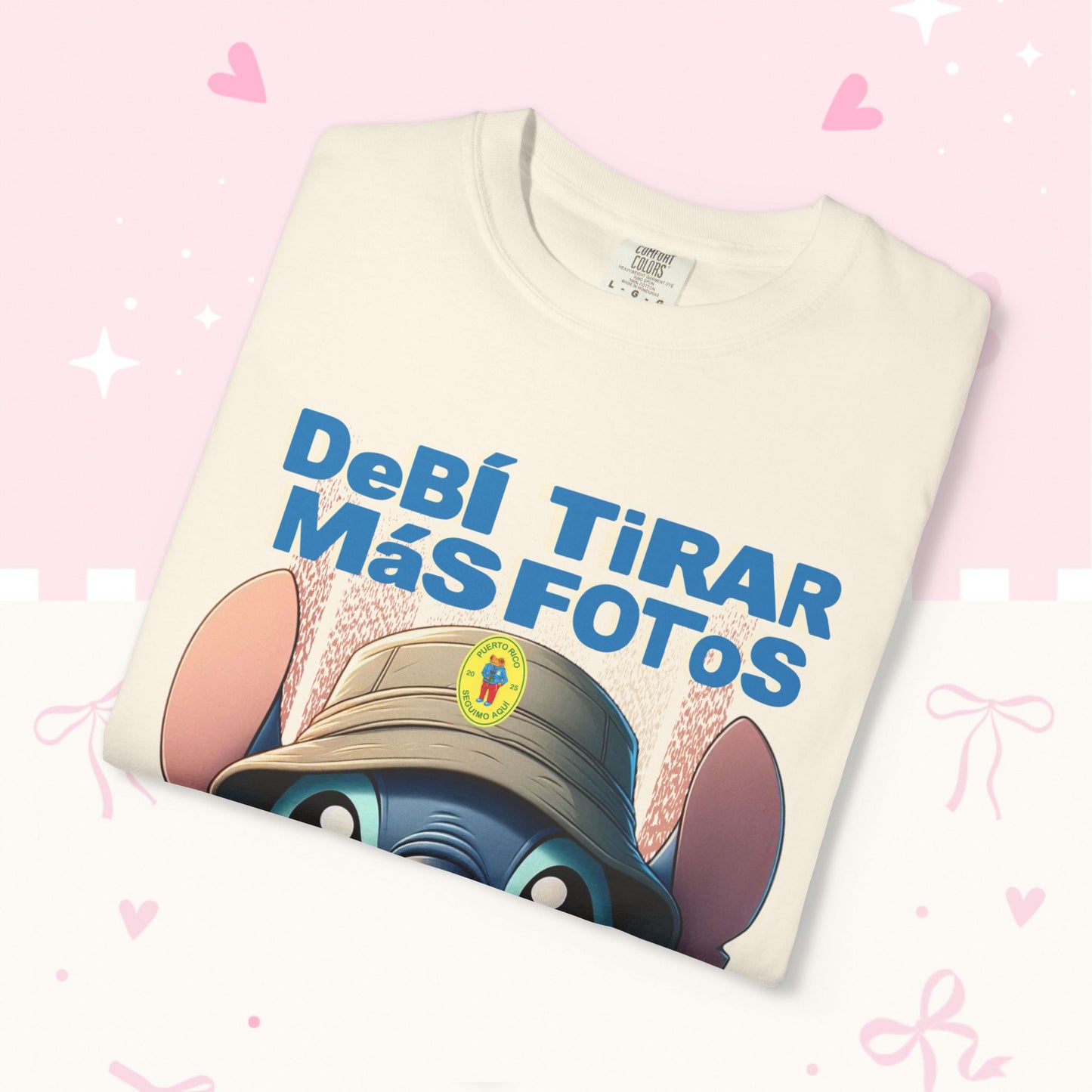 “Debí Tirar Más Fotos” Stitch Camera T-shirt | Cute Photo Theme Graphic Tee