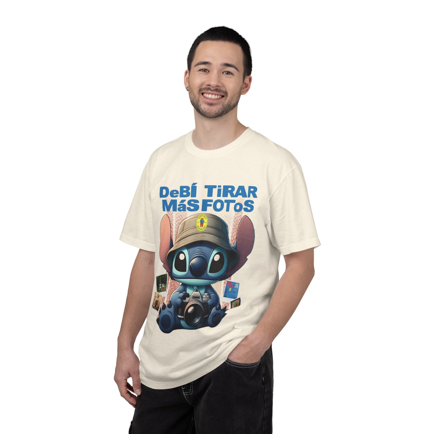 “Debí Tirar Más Fotos” Stitch Camera T-shirt | Cute Photo Theme Graphic Tee