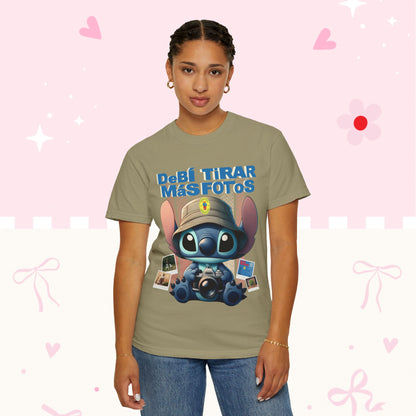 “Debí Tirar Más Fotos” Stitch Camera T-shirt | Cute Photo Theme Graphic Tee