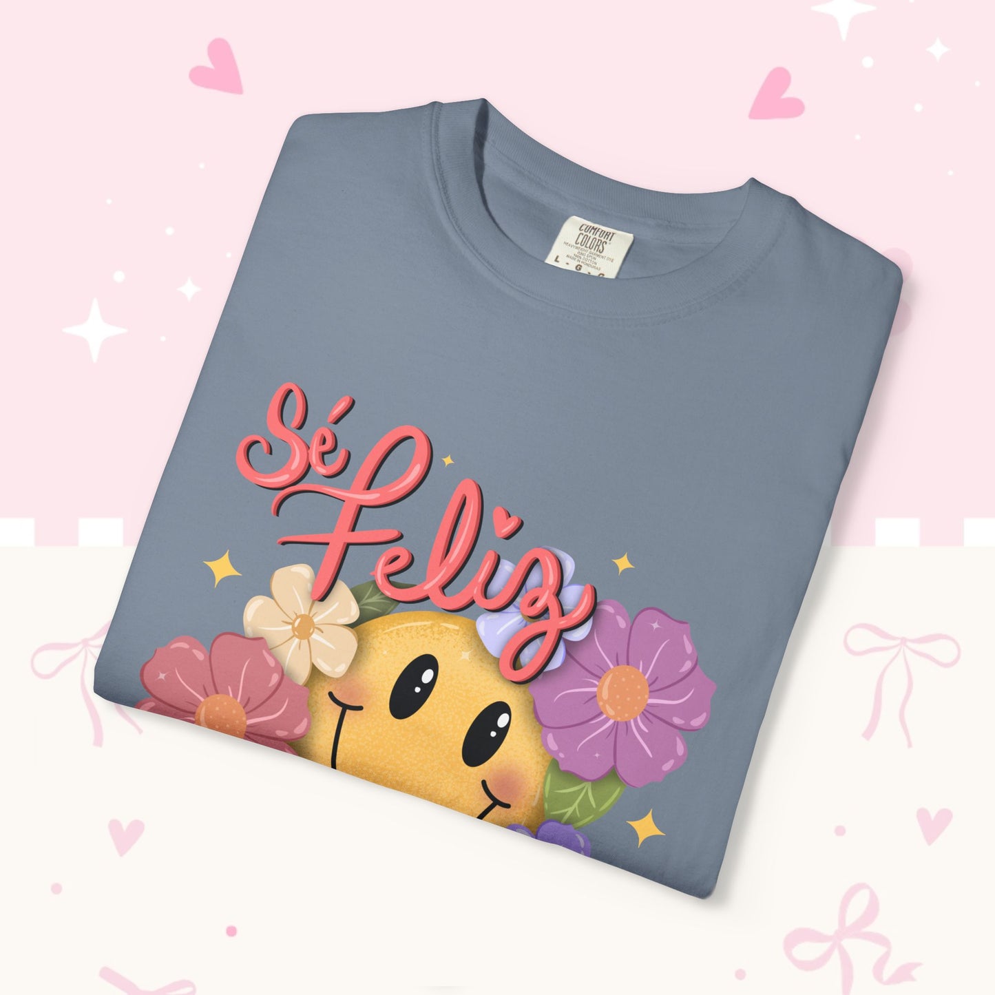 T-Shirt — "Si Felíz, Amargad@s Hay Muchos" Smiley Floral Graphic Tee