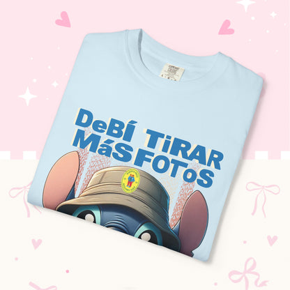 “Debí Tirar Más Fotos” Stitch Camera T-shirt | Cute Photo Theme Graphic Tee