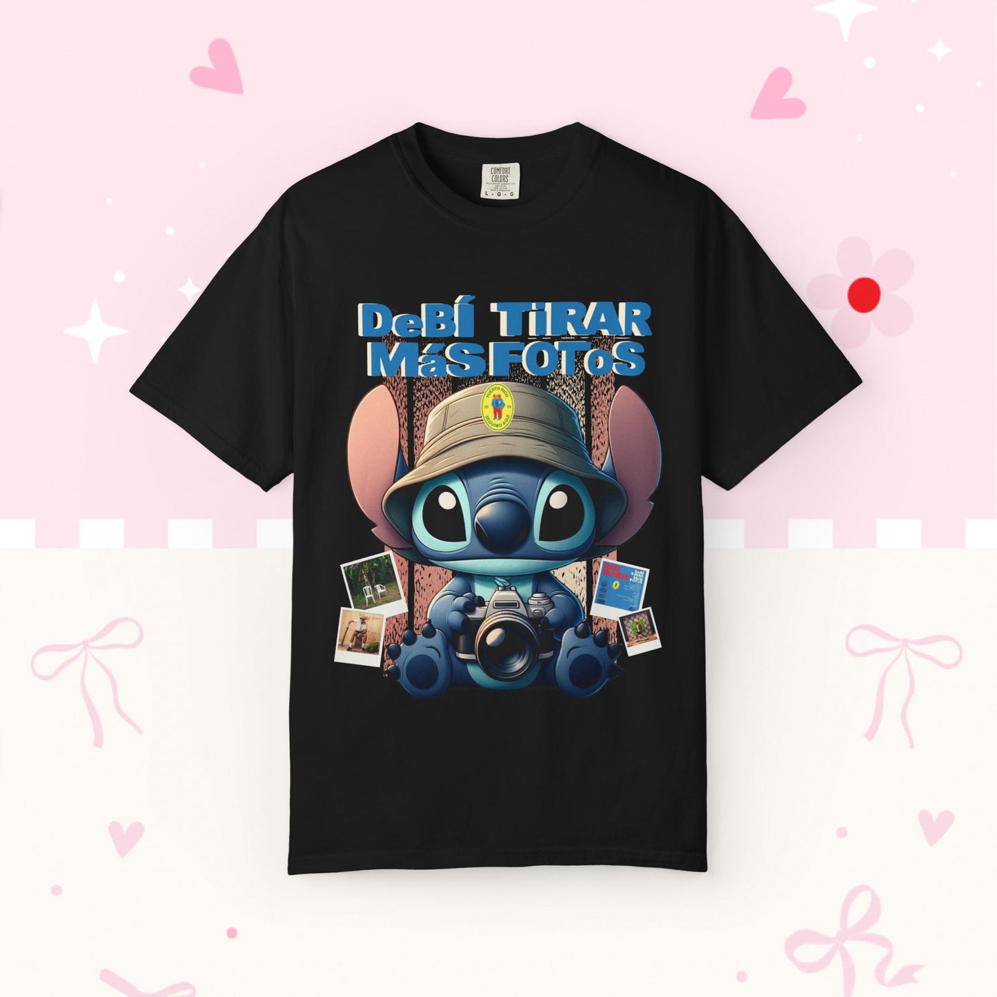 “Debí Tirar Más Fotos” Stitch Camera T-shirt | Cute Photo Theme Graphic Tee