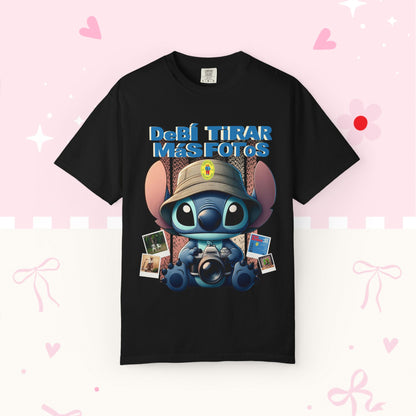 “Debí Tirar Más Fotos” Stitch Camera T-shirt | Cute Photo Theme Graphic Tee