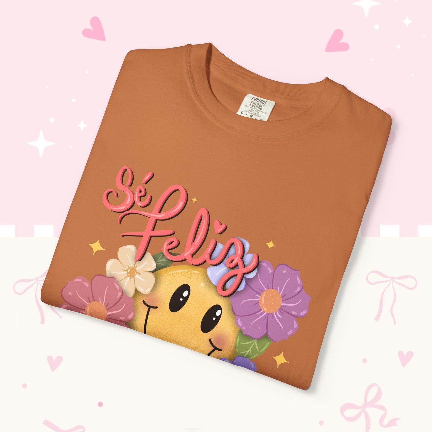 T-Shirt — "Si Felíz, Amargad@s Hay Muchos" Smiley Floral Graphic Tee