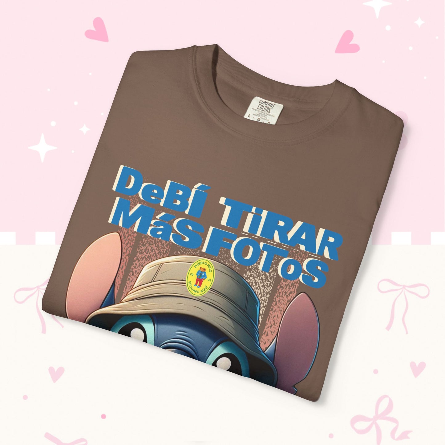 “Debí Tirar Más Fotos” Stitch Camera T-shirt | Cute Photo Theme Graphic Tee