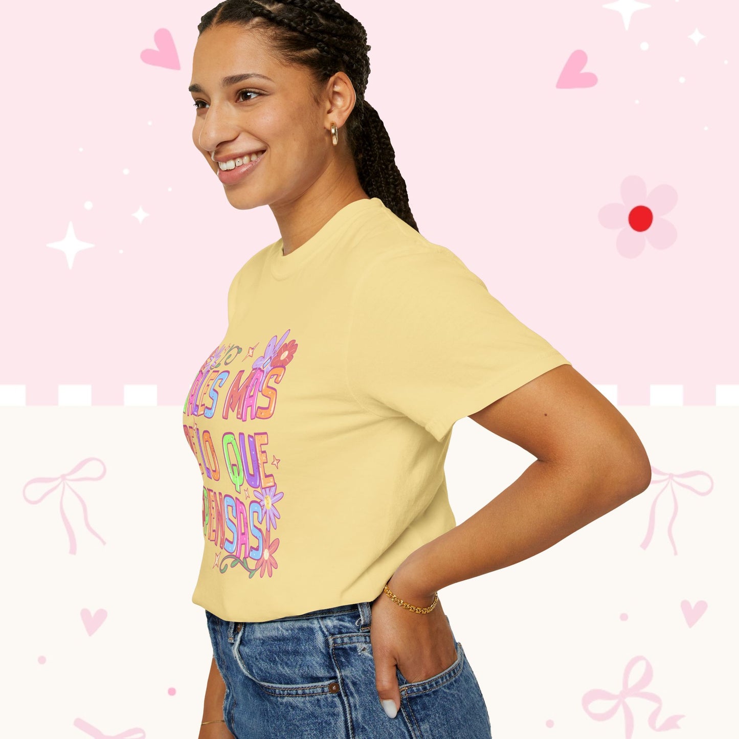 T‑Shirt — "Vales Más De Lo Que Piensas" Colorful Floral Inspirational Tee