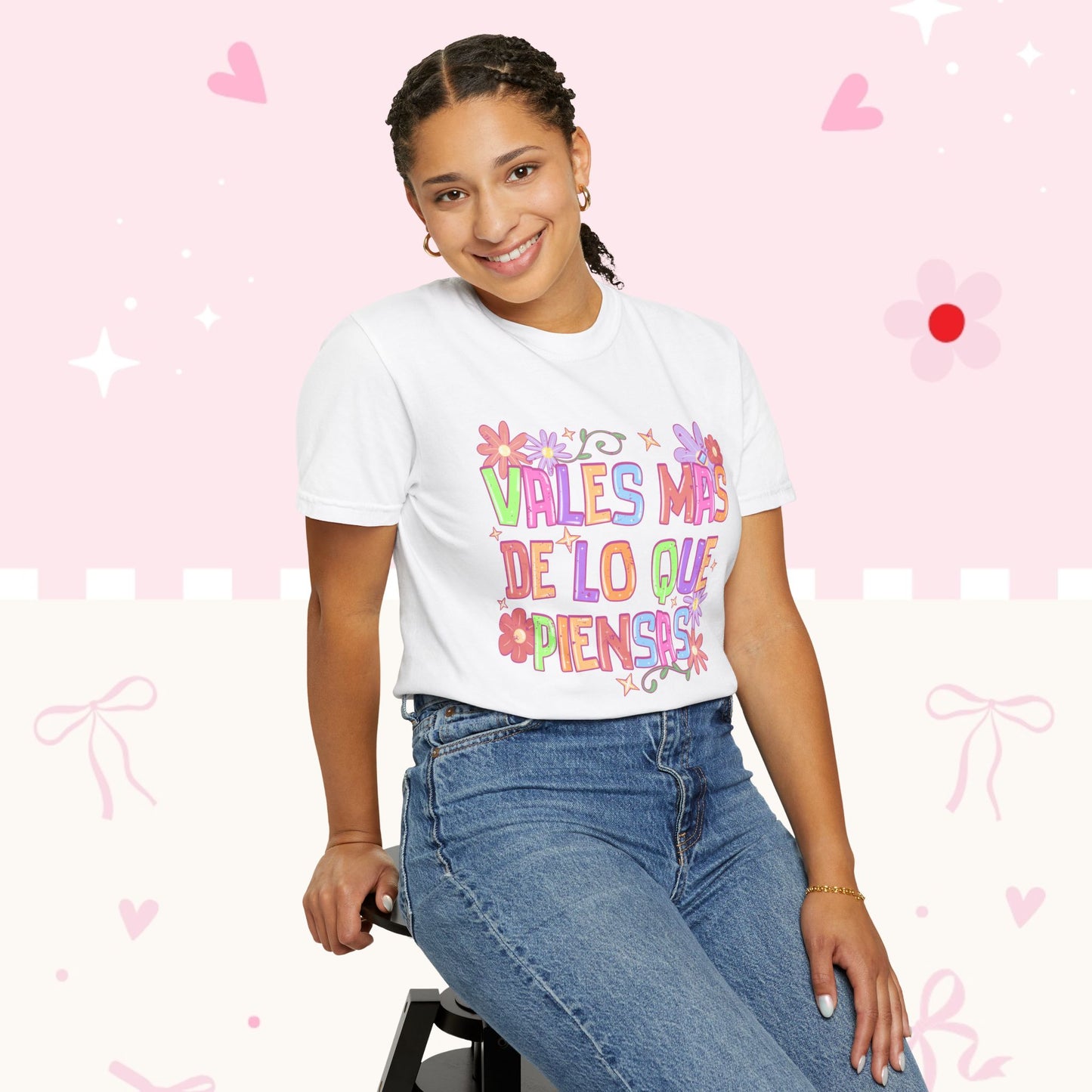 T‑Shirt — "Vales Más De Lo Que Piensas" Colorful Floral Inspirational Tee