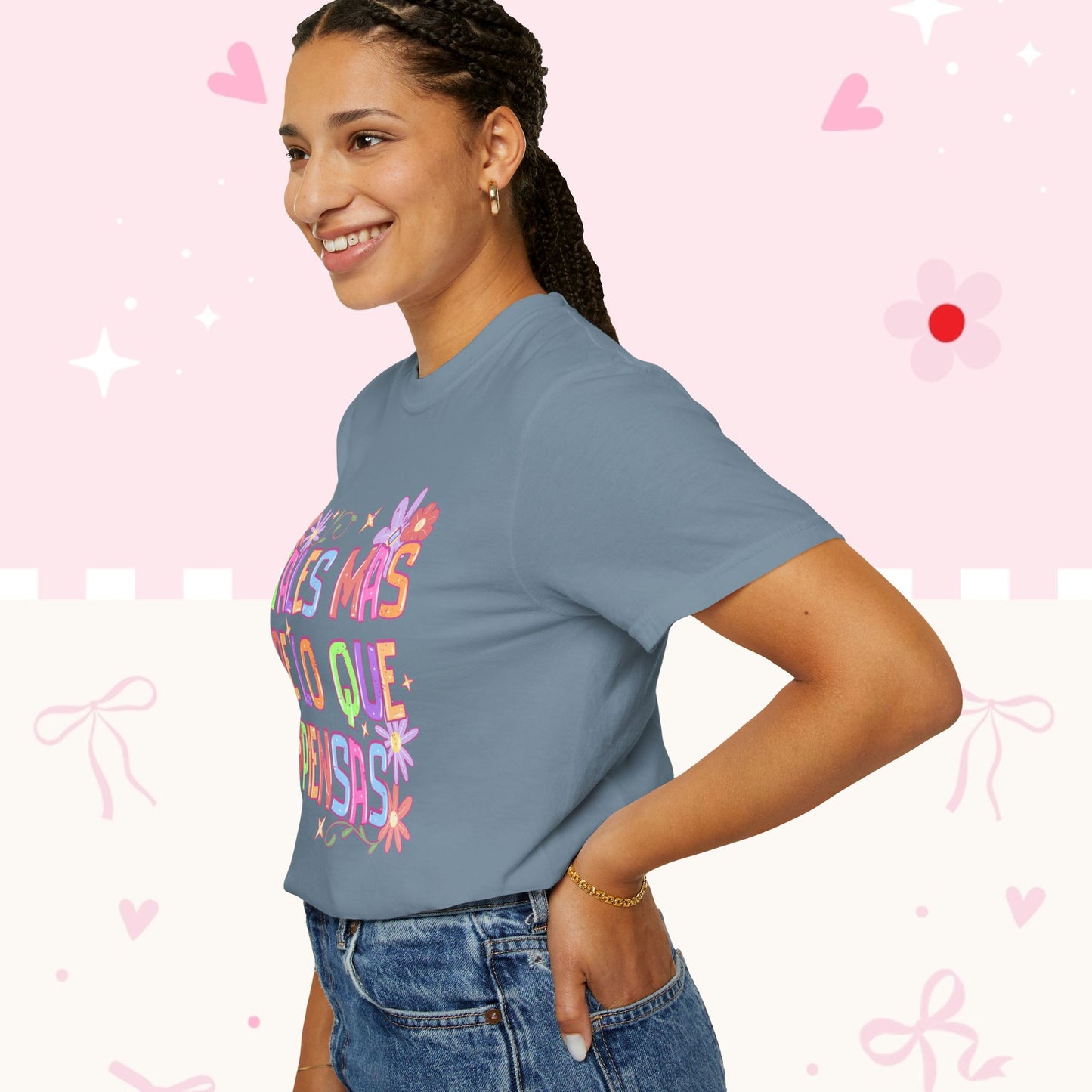 T‑Shirt — "Vales Más De Lo Que Piensas" Colorful Floral Inspirational Tee
