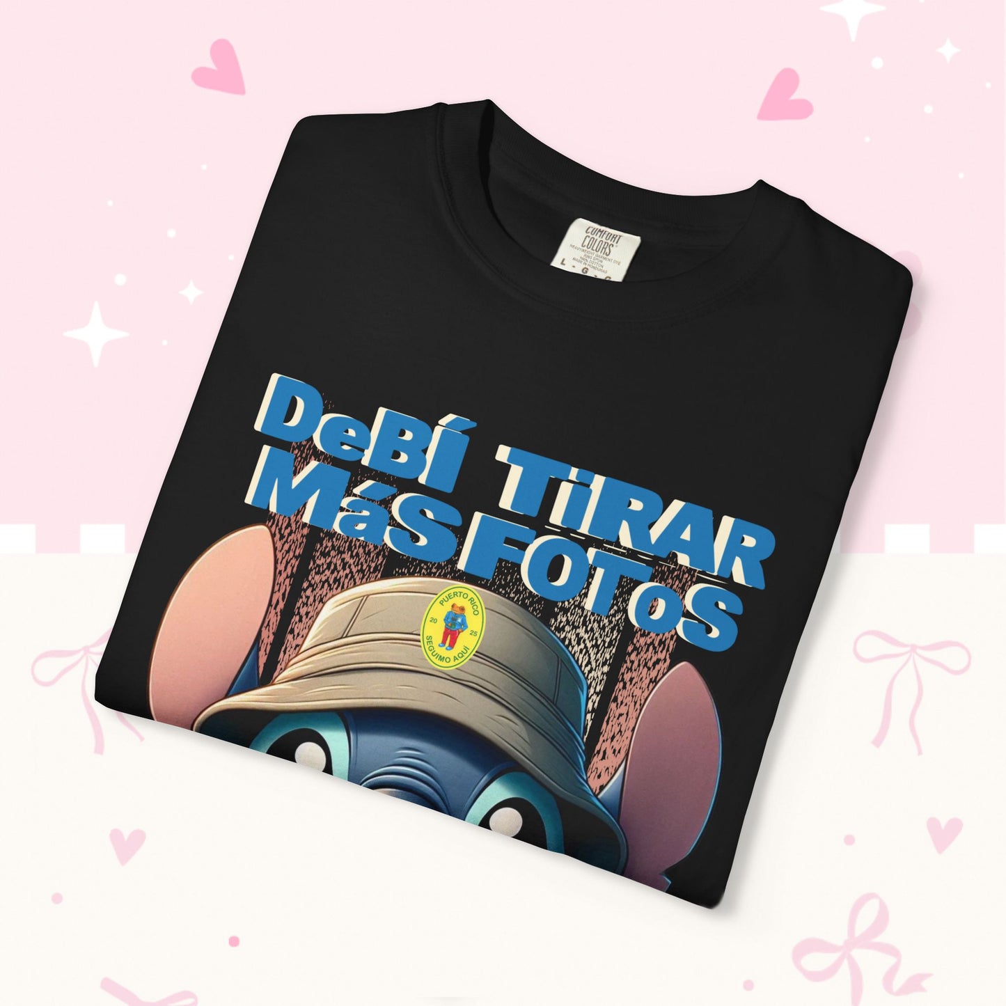 “Debí Tirar Más Fotos” Stitch Camera T-shirt | Cute Photo Theme Graphic Tee