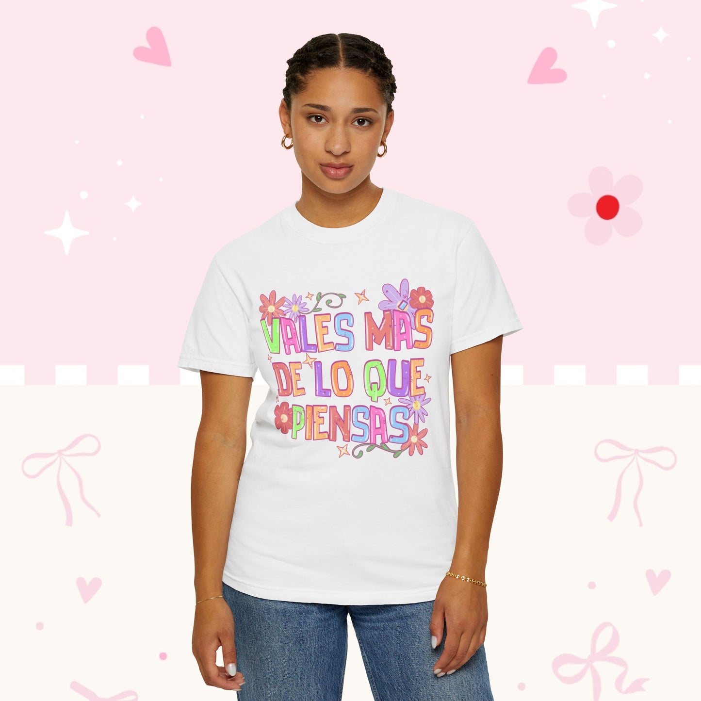 T‑Shirt — "Vales Más De Lo Que Piensas" Colorful Floral Inspirational Tee