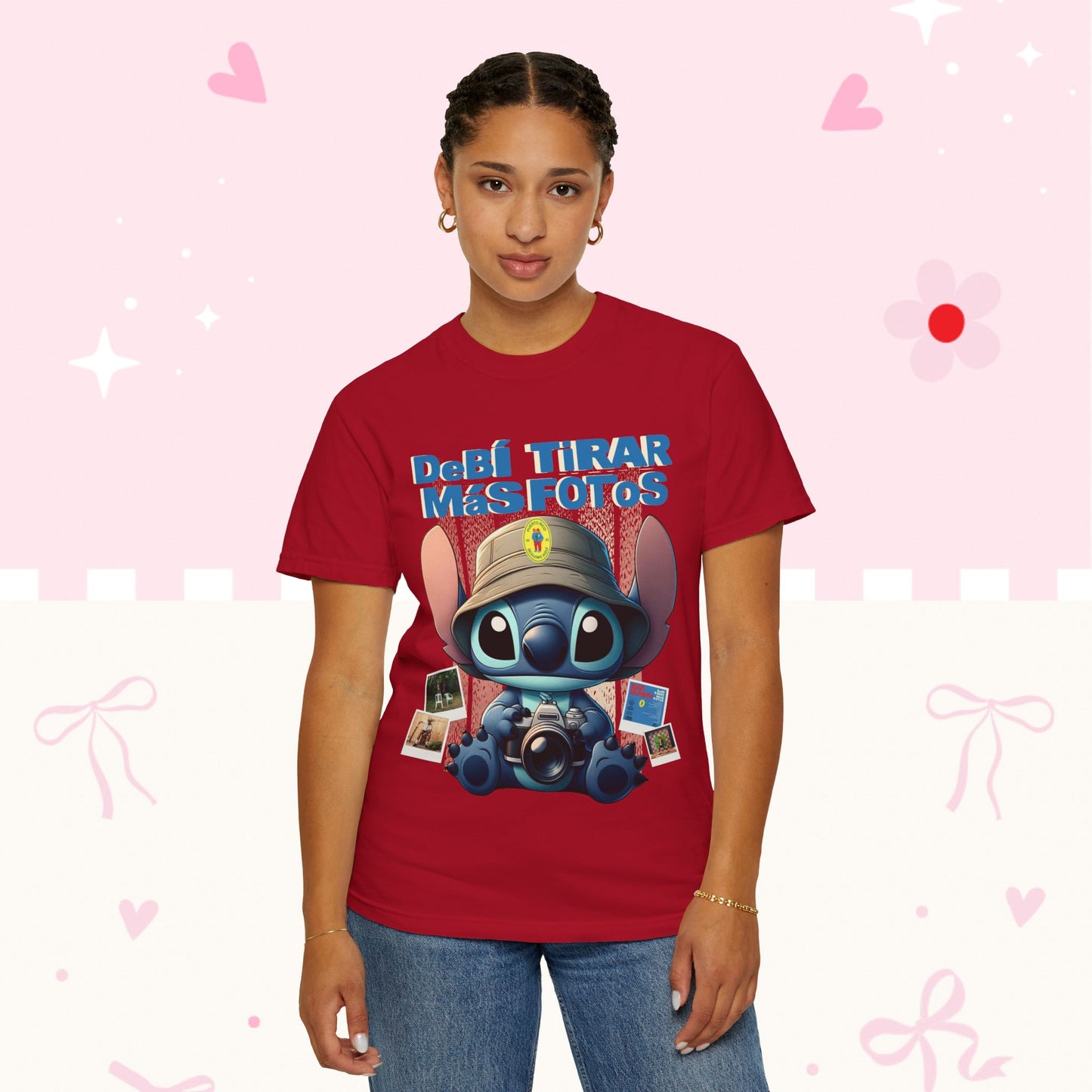 “Debí Tirar Más Fotos” Stitch Camera T-shirt | Cute Photo Theme Graphic Tee